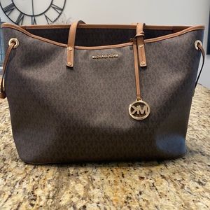 Michael Kors Tote w/MK Logo